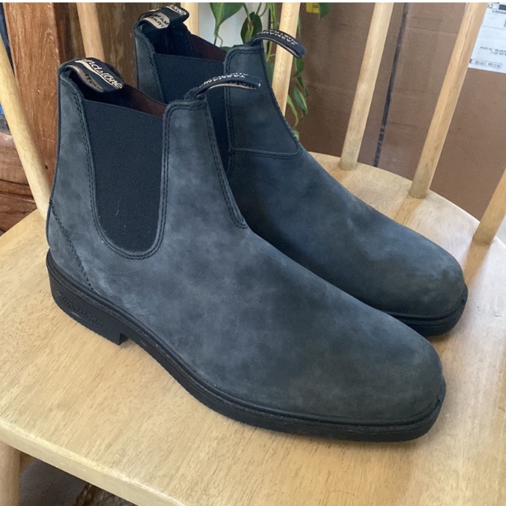 Men’s black Blundstones